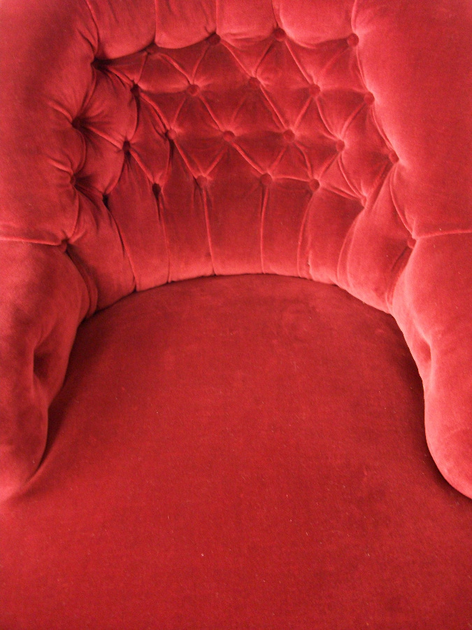 red velvet deep buttoned back chaise longue